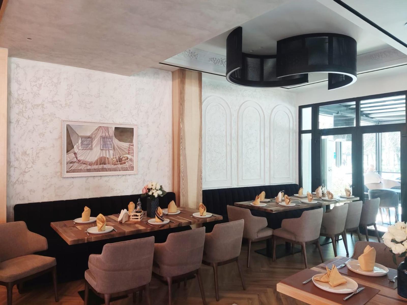 & Restaurant White Hotell Berat