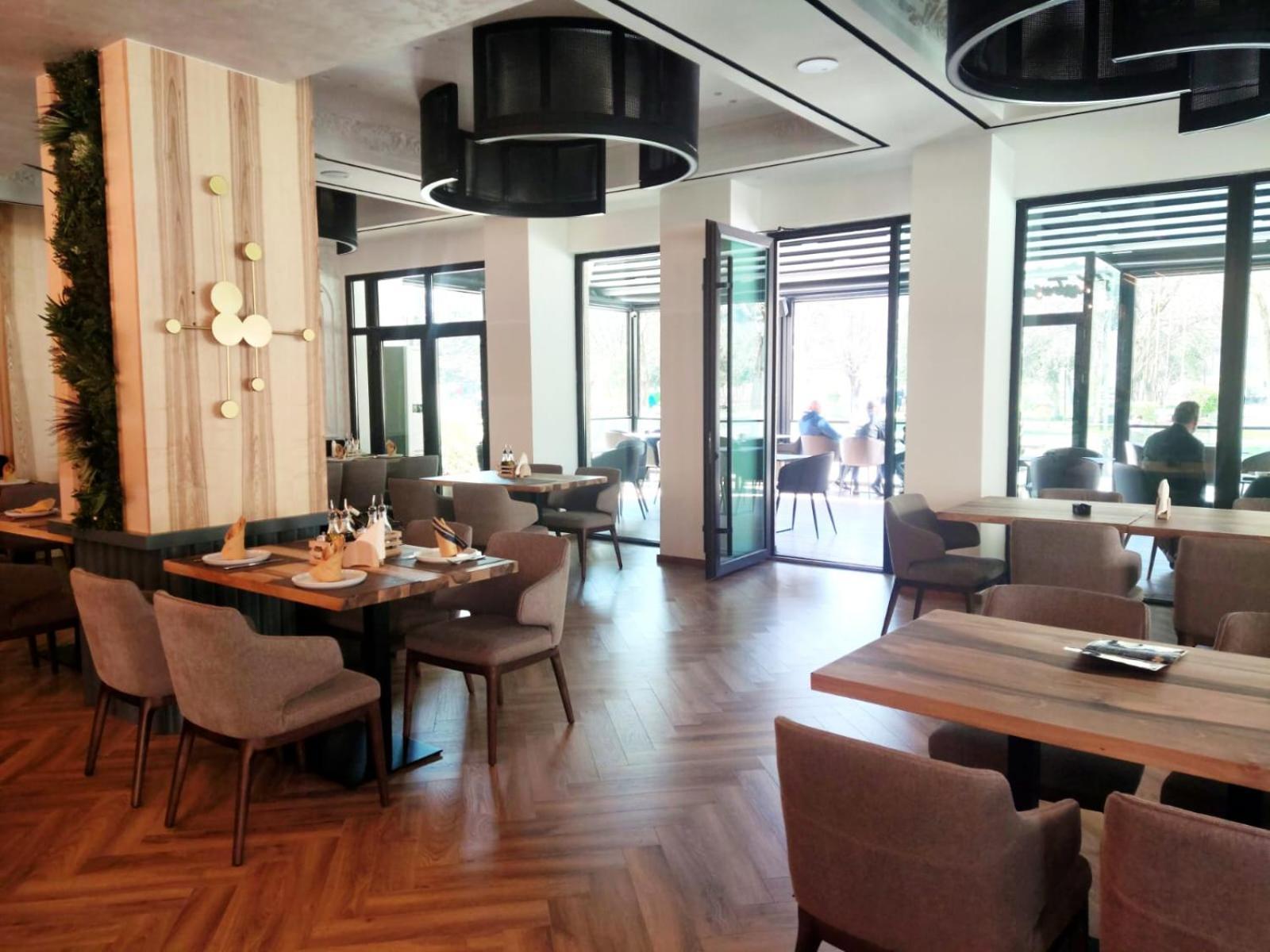 & Restaurant White 3*